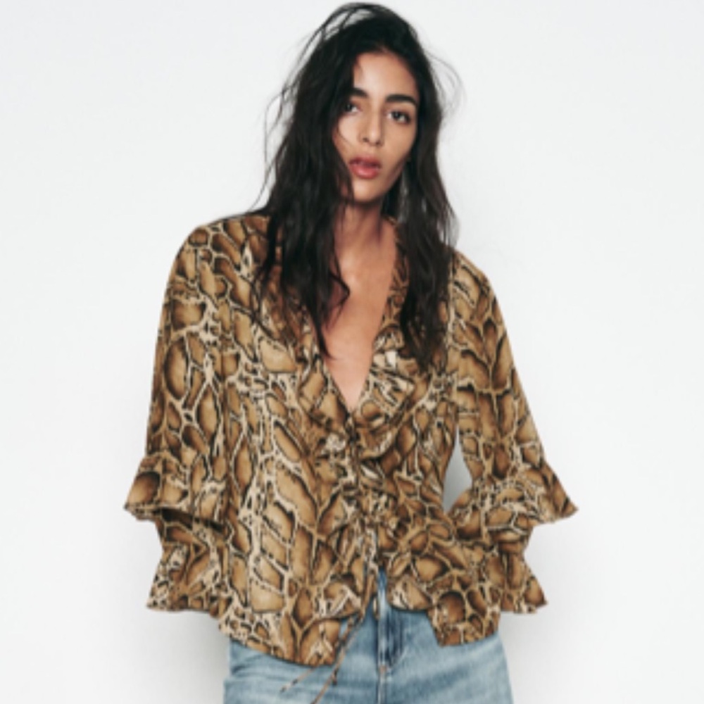 Zara Leopard Print Blouse NWT 
Size M
Long ruffled sleeves, elastic cuffs,